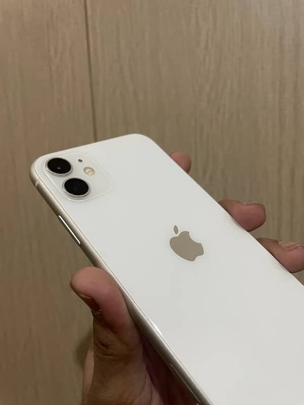 iPhone 11 4