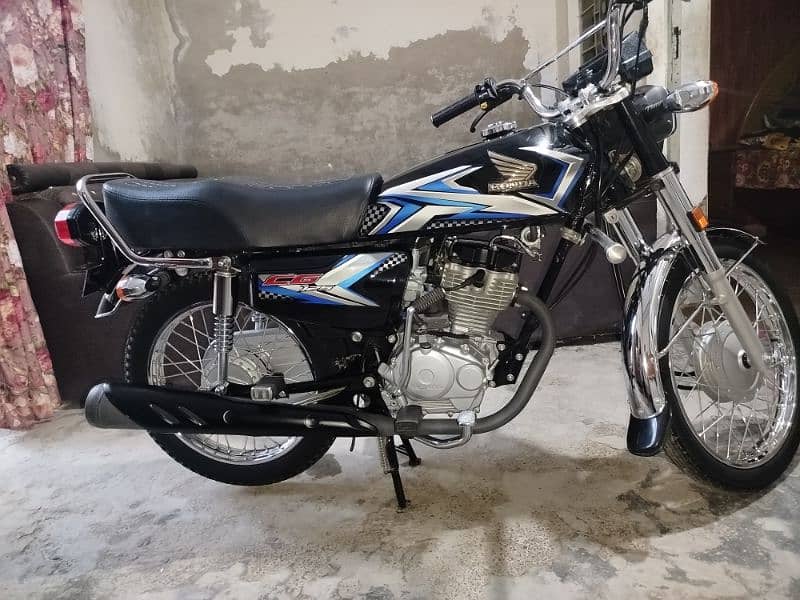 Honda CG 125 2025 model black clr 10/10 1