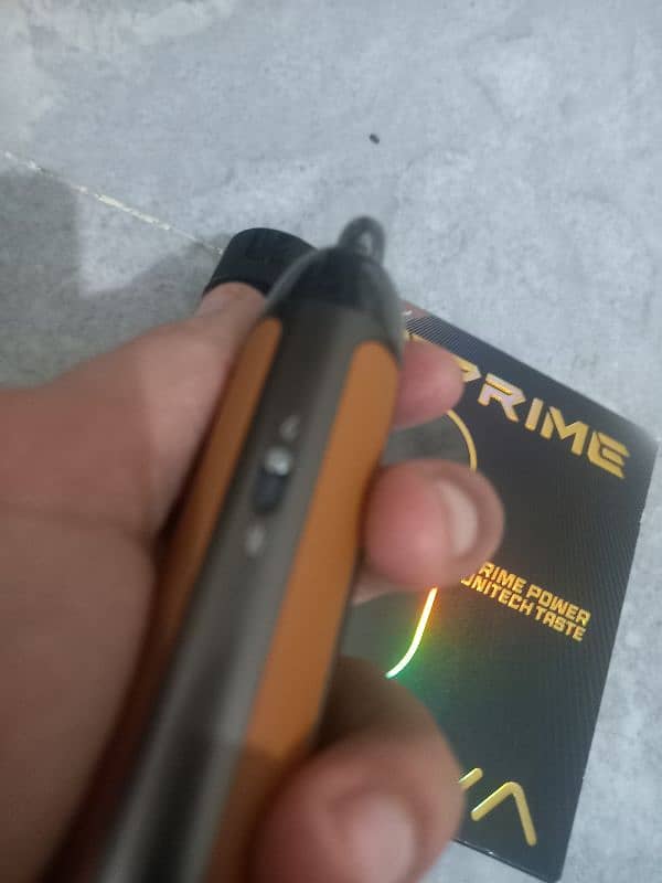 OXVA BPRIME VAPE 2600 MAH BRAND NEW FEW DAYS USED WITH NEW COIL BOX 1