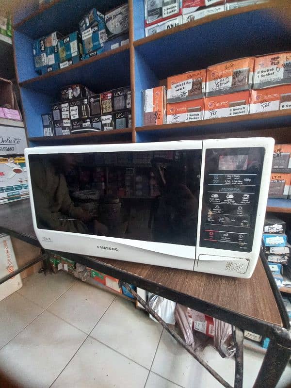 ME732K Samsung Microwave Oven 20Ltr White 0