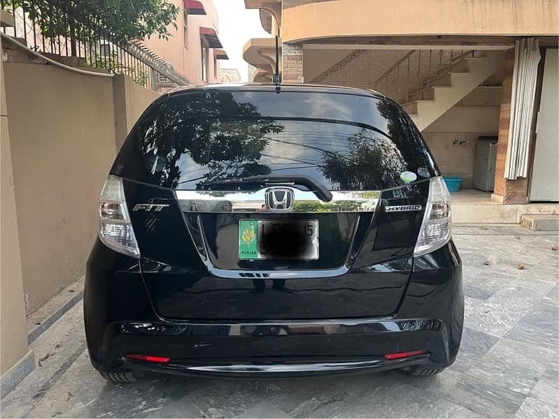 Honda Fit 2011 /15, full option, total genuine, brand new 3