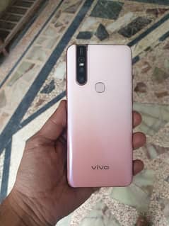 8/256  Vivo  V15