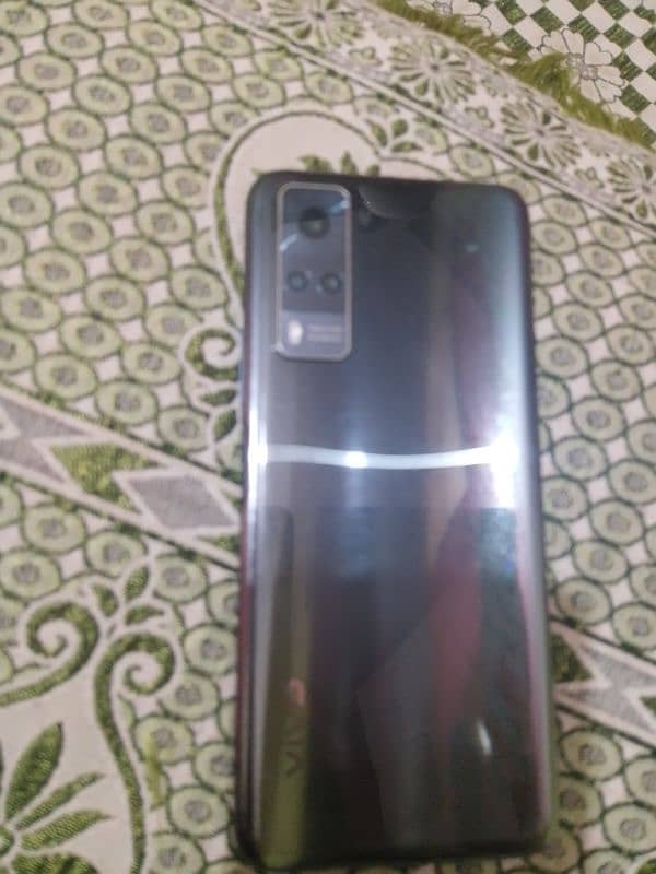 I want sell my Vivo y31. . complete box 03245475040 2