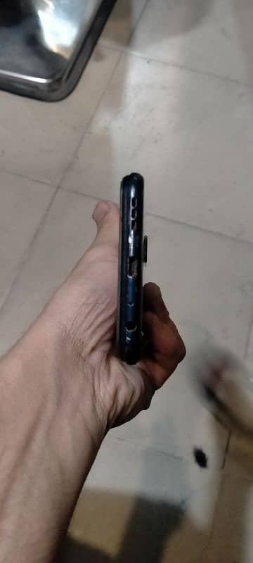 vivo y12A 5