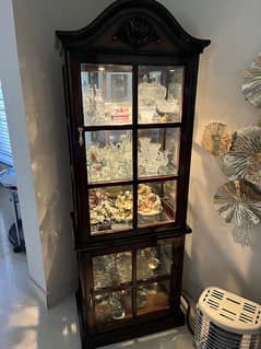 Beautiful Cabinet + Decoration items included