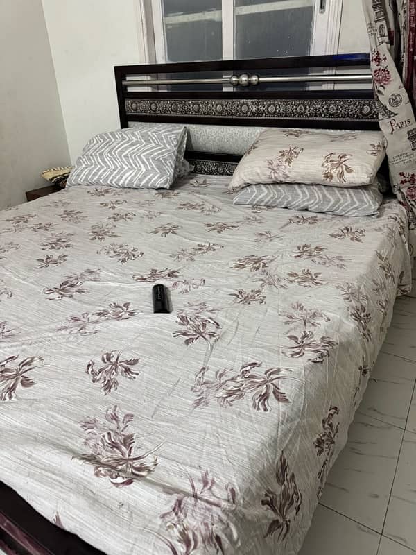 king size bed with matres 1