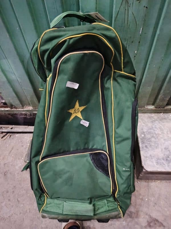 Pakistan team plyers duffle bage new condition 0