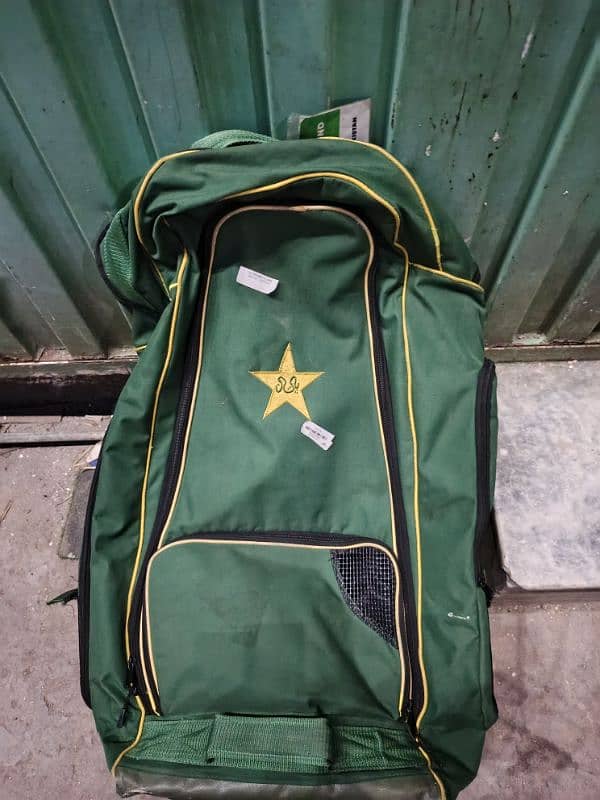 Pakistan team plyers duffle bage new condition 1