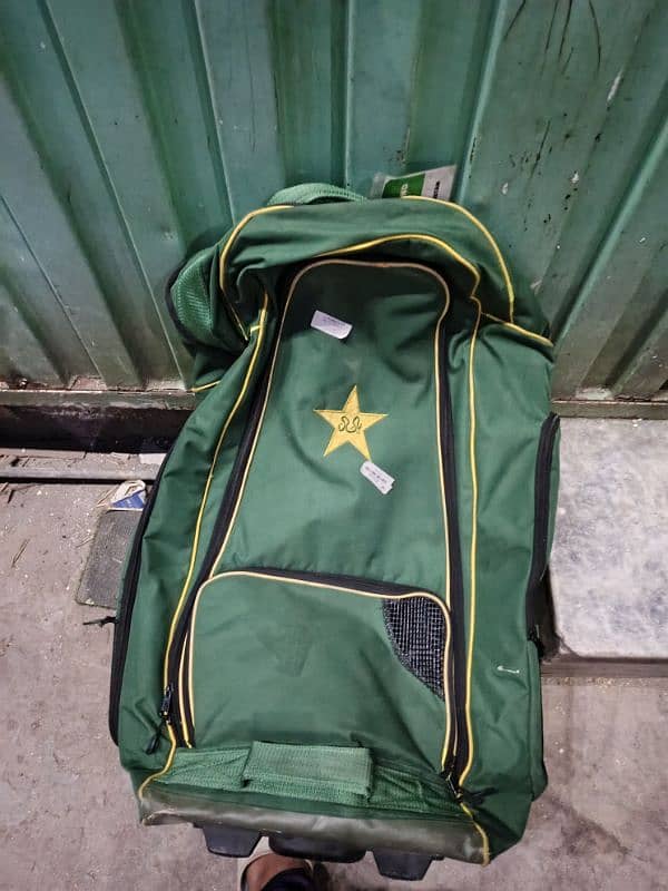 Pakistan team plyers duffle bage new condition 2