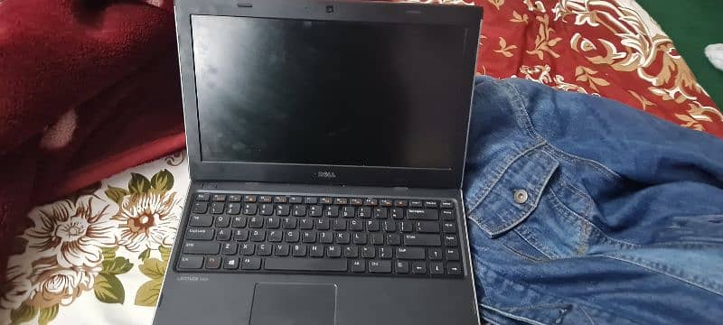 Dell Latitude 3330. Core id 3 3rd gen. 6