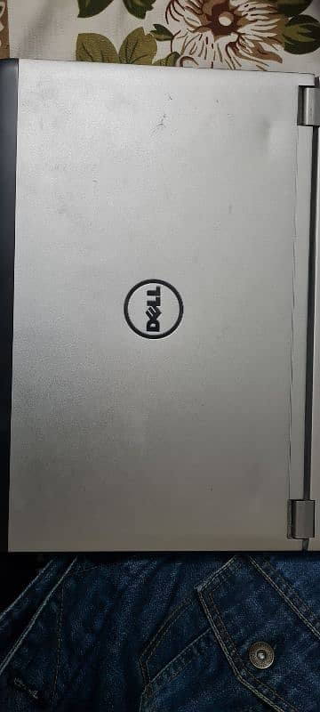 Dell Latitude 3330. Core id 3 3rd gen. 7