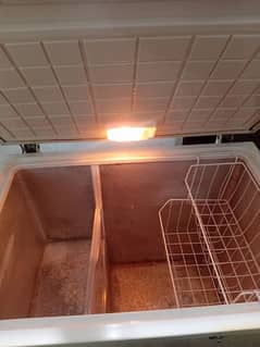 Waves deep freezer in good condition