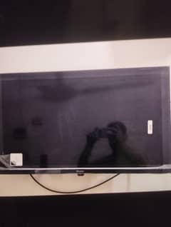 Haier 32 inch led with box and remote 3 months only use