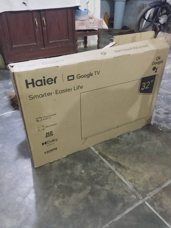 Haier 32 inch led with box and remote 3 months only use 3