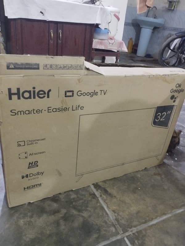 Haier 32 inch led with box and remote 3 months only use 4