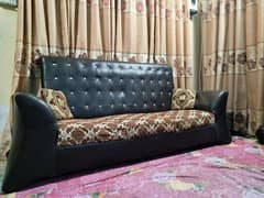 Sofa 7 sitter with 7 cushions like new condition