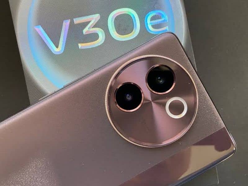 Vivo v30e in warranty 10/10 4