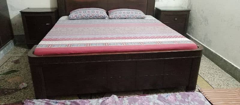 king bed +side tables+ dressing 4