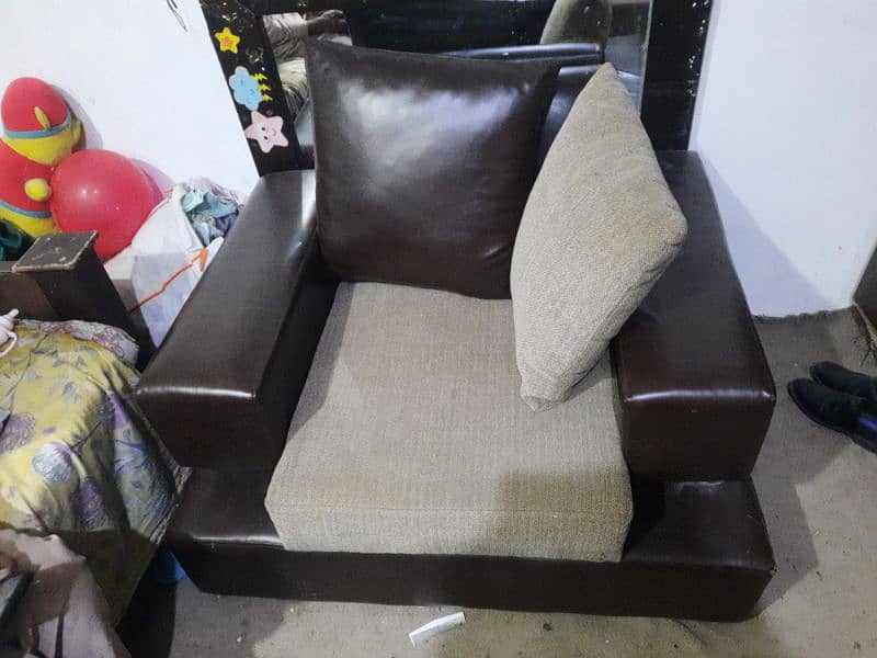 Sale sofa set urgently 03014079962 1