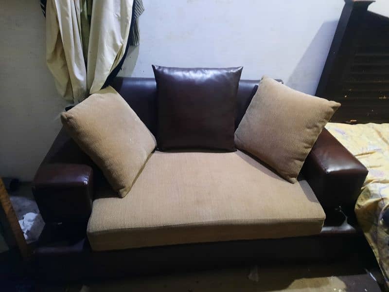 Sale sofa set urgently 03014079962 2