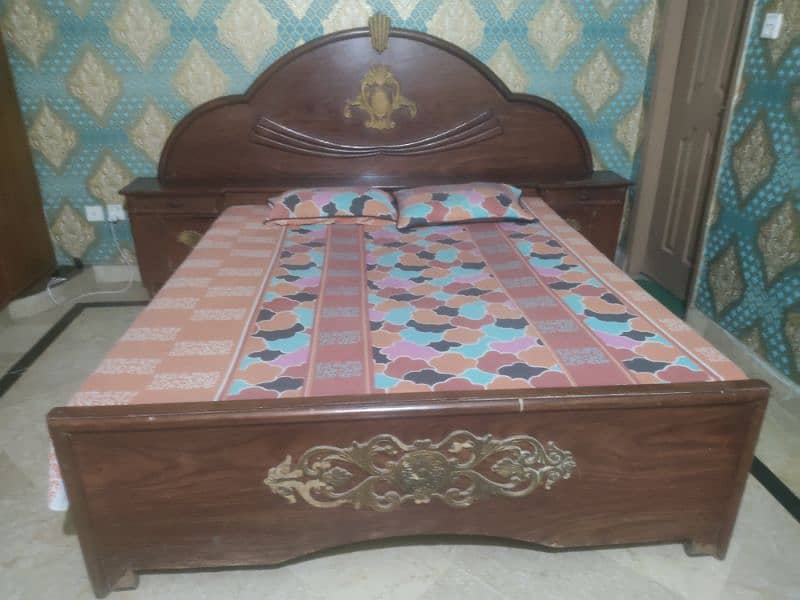 bed for sale with other accessories 1