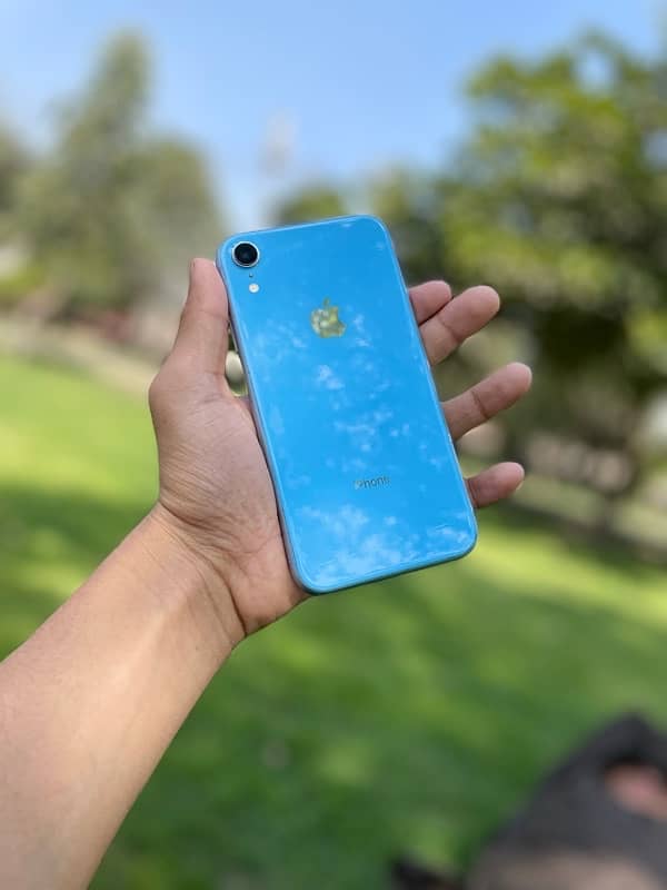 iPhone XR 1