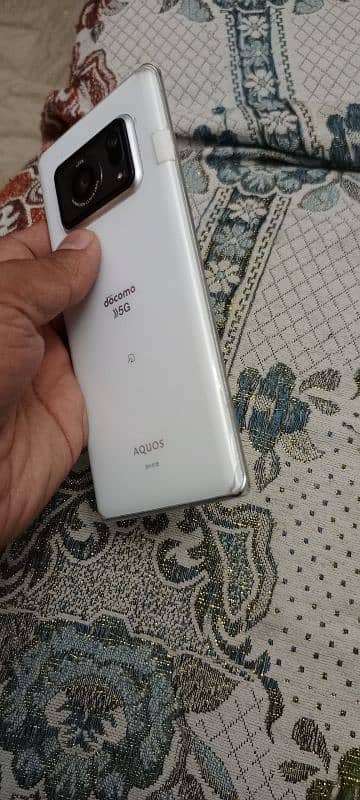 SHARP AQUOS R6 5