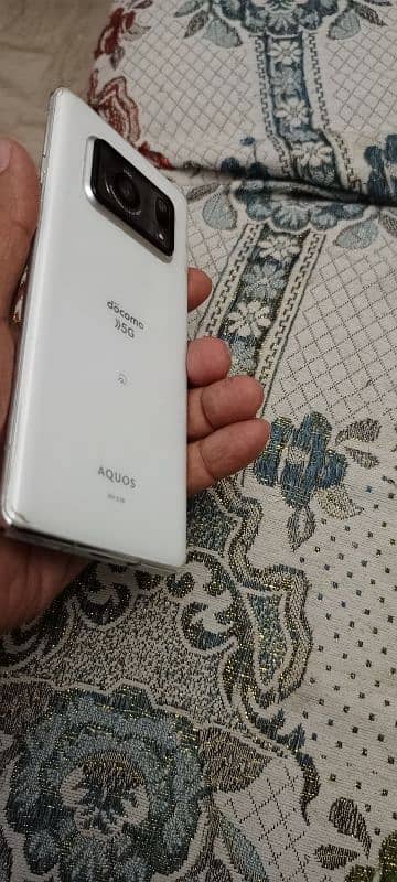 SHARP AQUOS R6 6