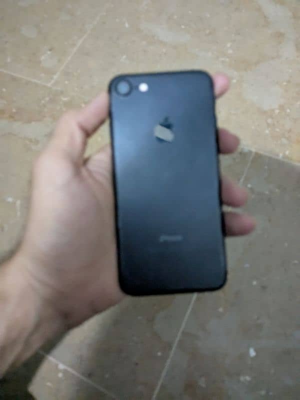 iphone 7.32 gb  jv  non PTA.  non active 1