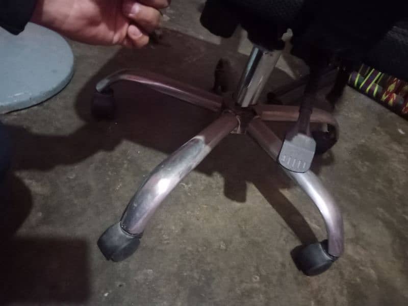 1 office chair 0