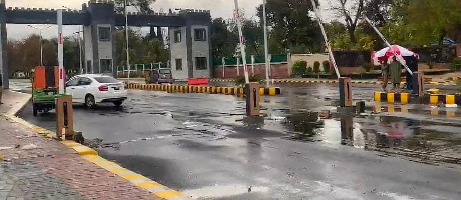 automatic boom barrier in Pakisatn 2