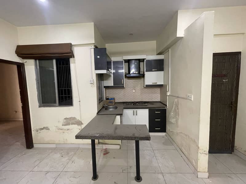 Dha Ph 2 (ext) Main 24th Com Street | Slightly Used 2 Bed Dd Apartment For Sale On First Floor | Near Park & Dha Club | Modern Lift | Friendly Neighbourhod | Ready To Move | Reasonable Demand Selling On Urgently | Reasonable Price | 10