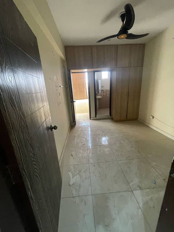 Dha Ph 2 (ext) Main 24th Com Street | Slightly Used 2 Bed Dd Apartment For Sale On First Floor | Near Park & Dha Club | Modern Lift | Friendly Neighbourhod | Ready To Move | Reasonable Demand Selling On Urgently | Reasonable Price | 11