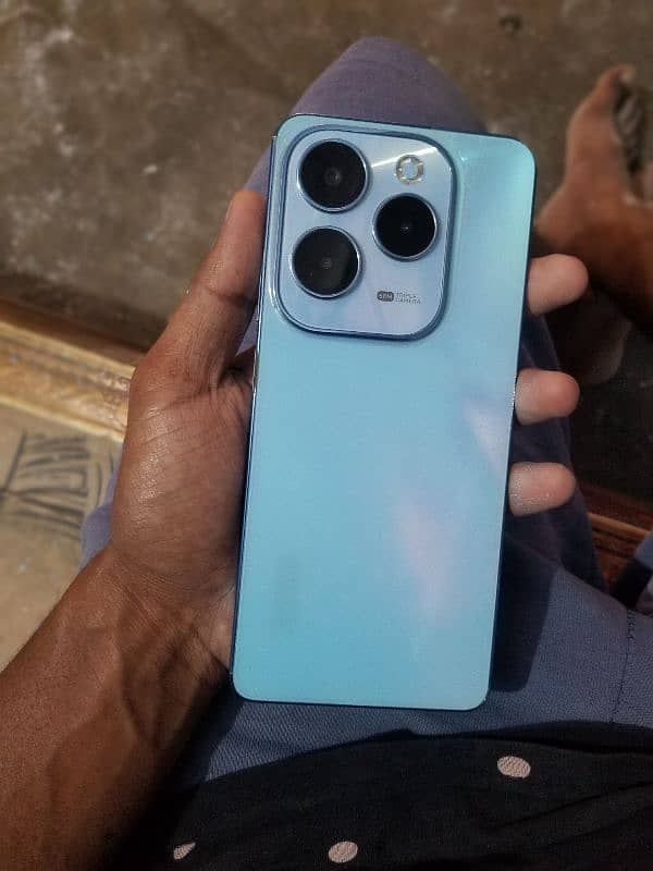 Infinix hot 40i 8+256 GB 10 to 9.5 condition just simtry Damage 1