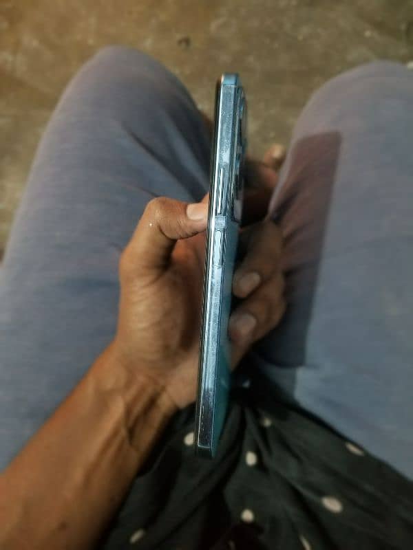 Infinix hot 40i 8+256 GB 10 to 9.5 condition just simtry Damage 4