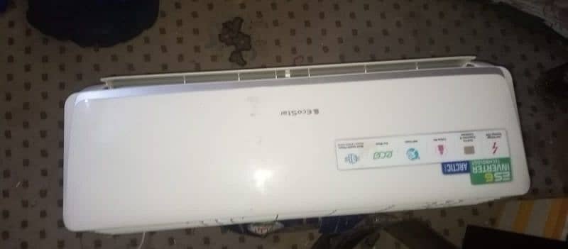 eco star 1ton inverter AC DC ok condition cumpelit saman k sat 0