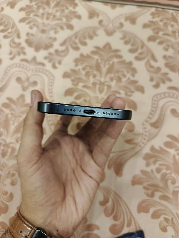 15 Pro Max 256GB Factory Unlock. 4