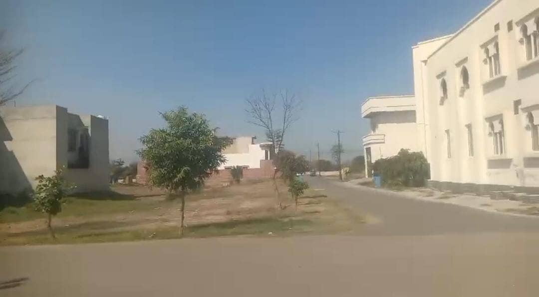 2 kanal plot located on ZEE Gardens shiekhupura Road Faisalabad. 2