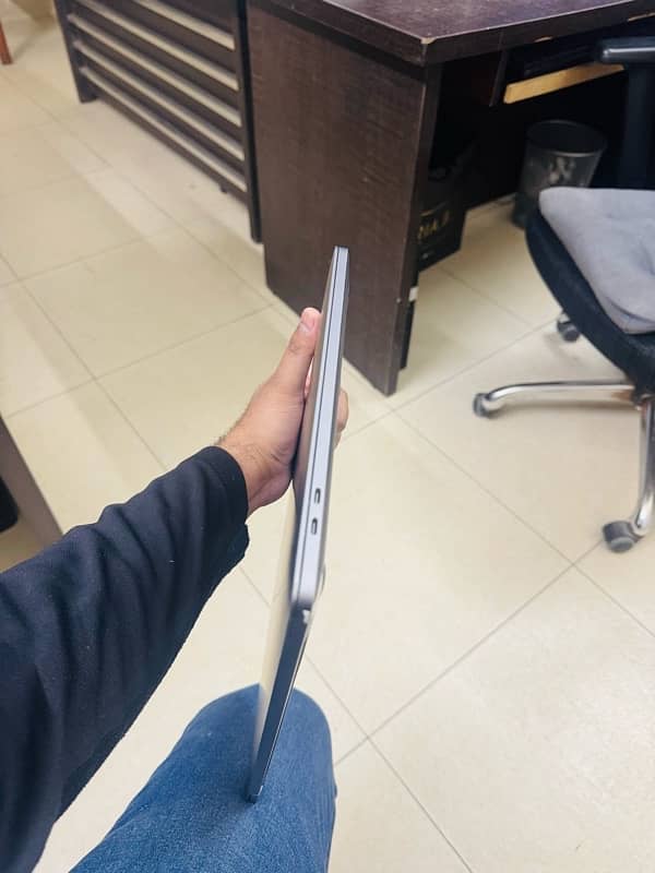 MAC BOOK PRO 2018 1