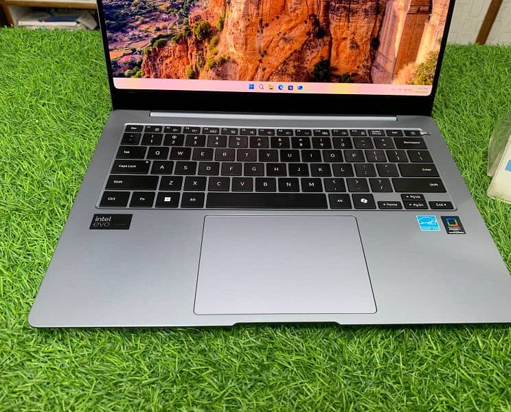 SAMSUNG GALAXY BOOK4 PRO CORE ULTRA 7 FOR SALE ME 1