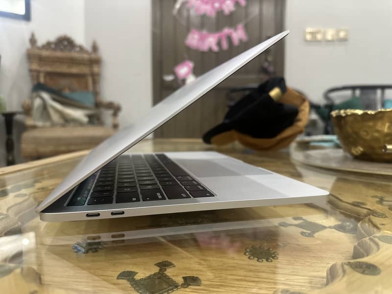 Macbook pro 2019 13 inch 16/256 5