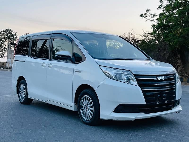 Toyota Noah 2015 unregistered 2