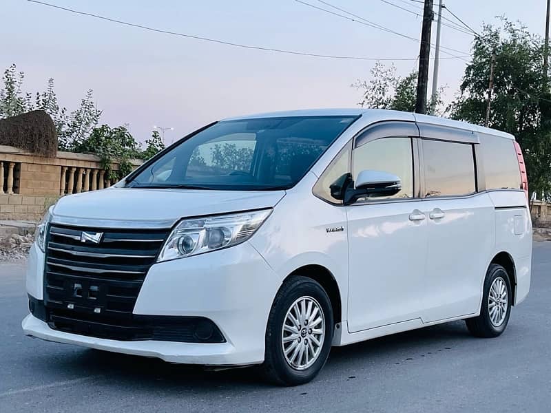 Toyota Noah 2015 unregistered 3