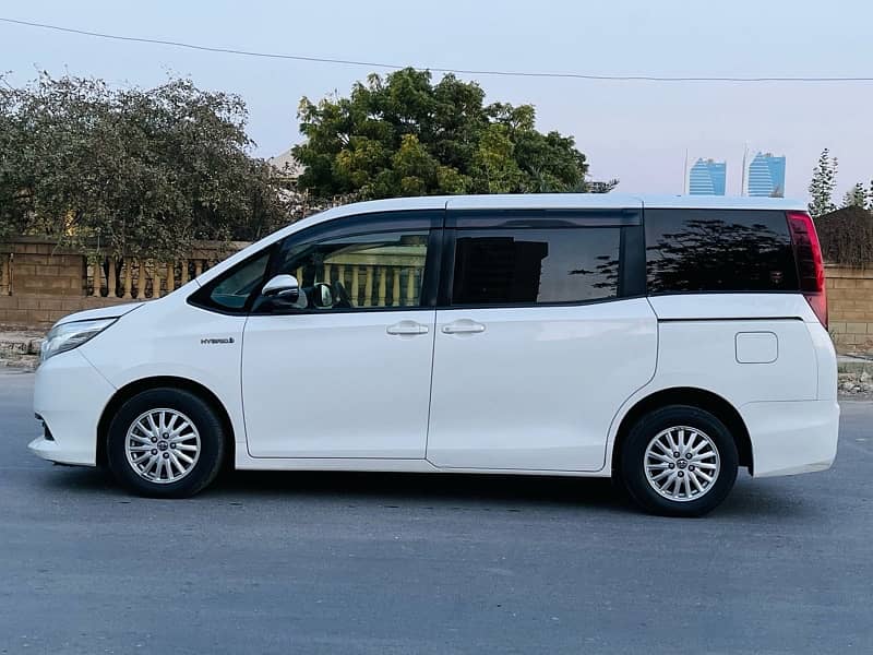 Toyota Noah 2015 unregistered 4