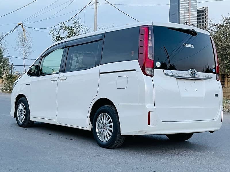 Toyota Noah 2015 unregistered 5