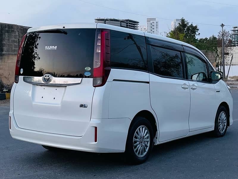 Toyota Noah 2015 unregistered 6