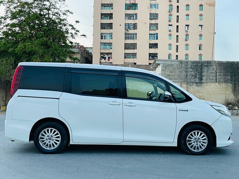 Toyota Noah 2015 unregistered 8