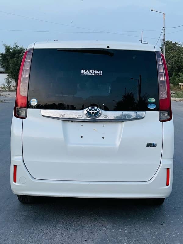 Toyota Noah 2015 unregistered 15