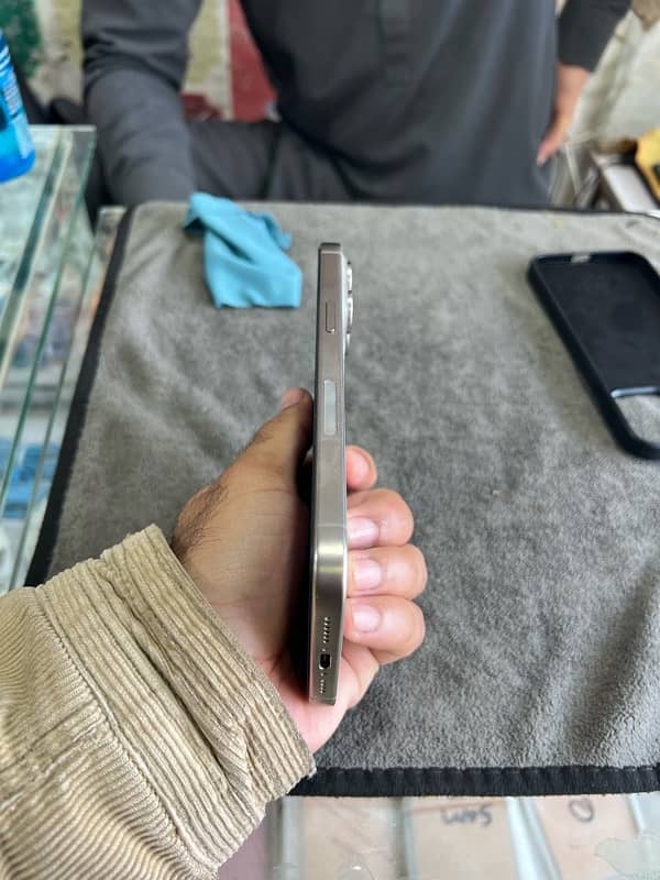 iphone 15 pro max Jv 256gb 4