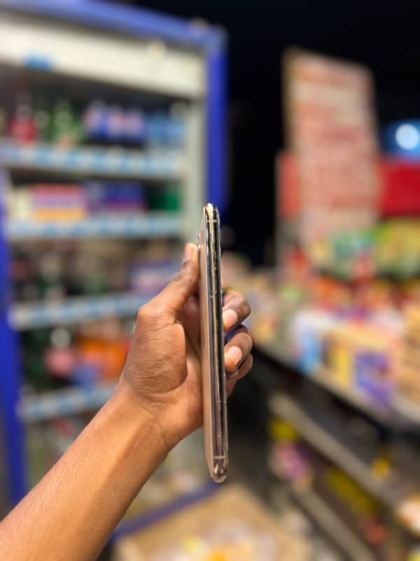 iphone 11 pro max 2